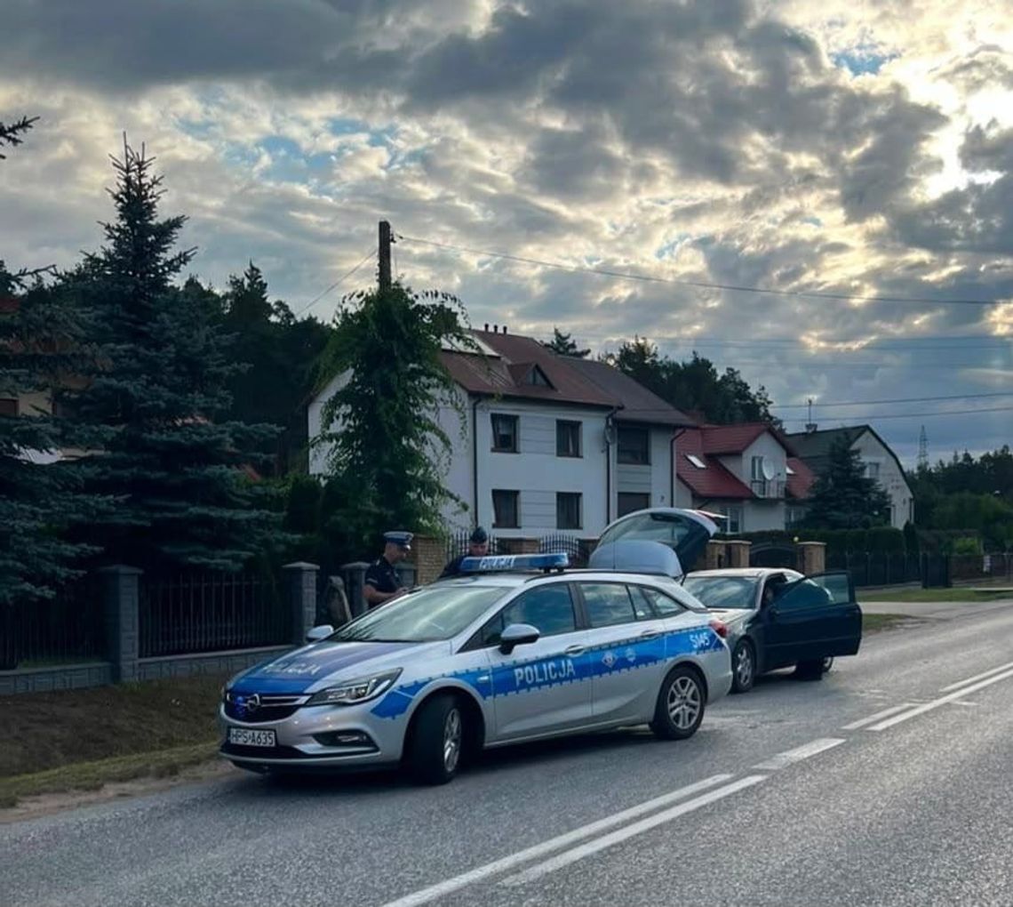 Pościg za kierowcą mercedesa pod Kielcami. 24-latek prowadził mimo zakazu i pod wpływem amfetaminy Pościg za kierowcą mercedesa pod Kielcami. 24-latek prowadził mimo zakazu i pod wpływem amfetaminy