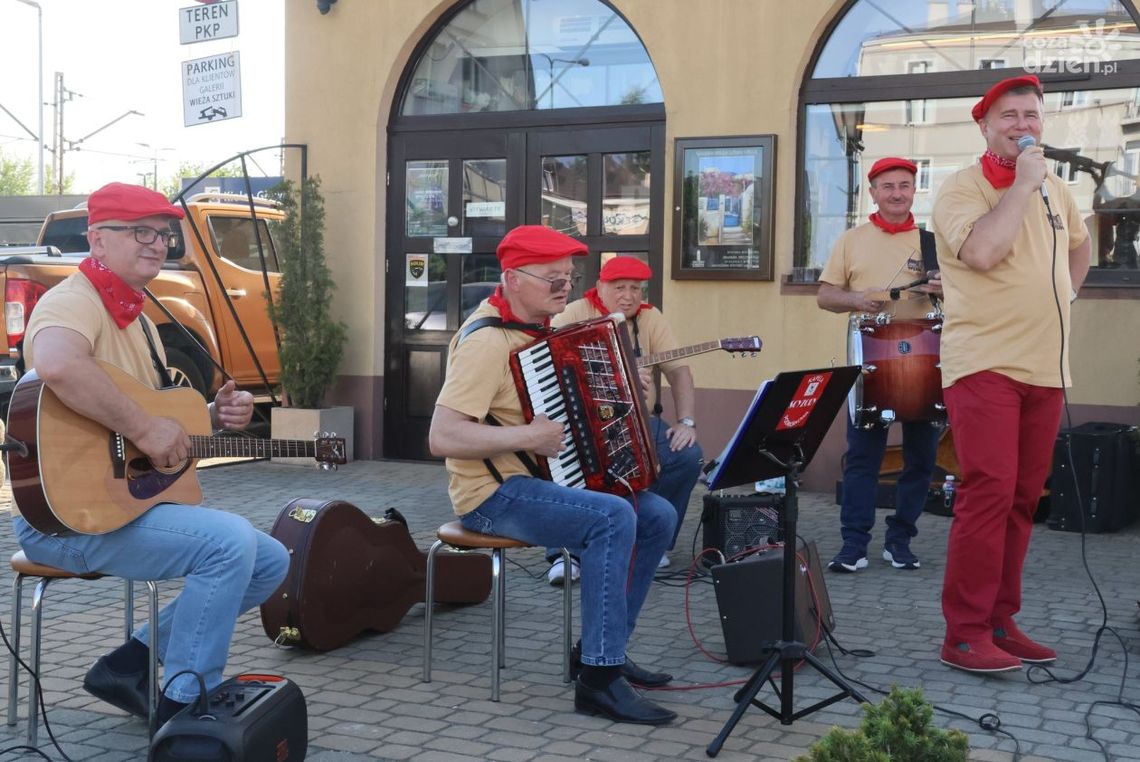 Posłuchaj folkloru w centrum Kielc — Kapela SCYZORY z letnią trasą uliczną