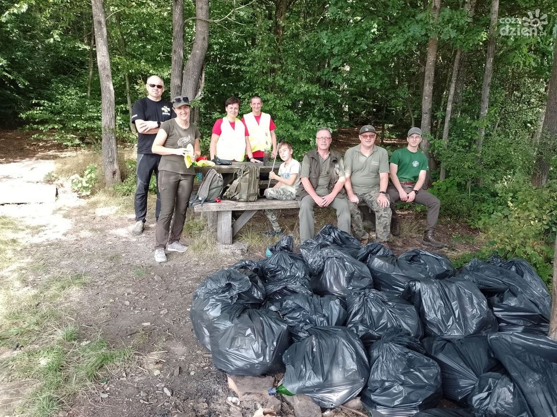 Posprzątali Świętokrzyski Park Narodowy Posprzątali Świętokrzyski Park Narodowy