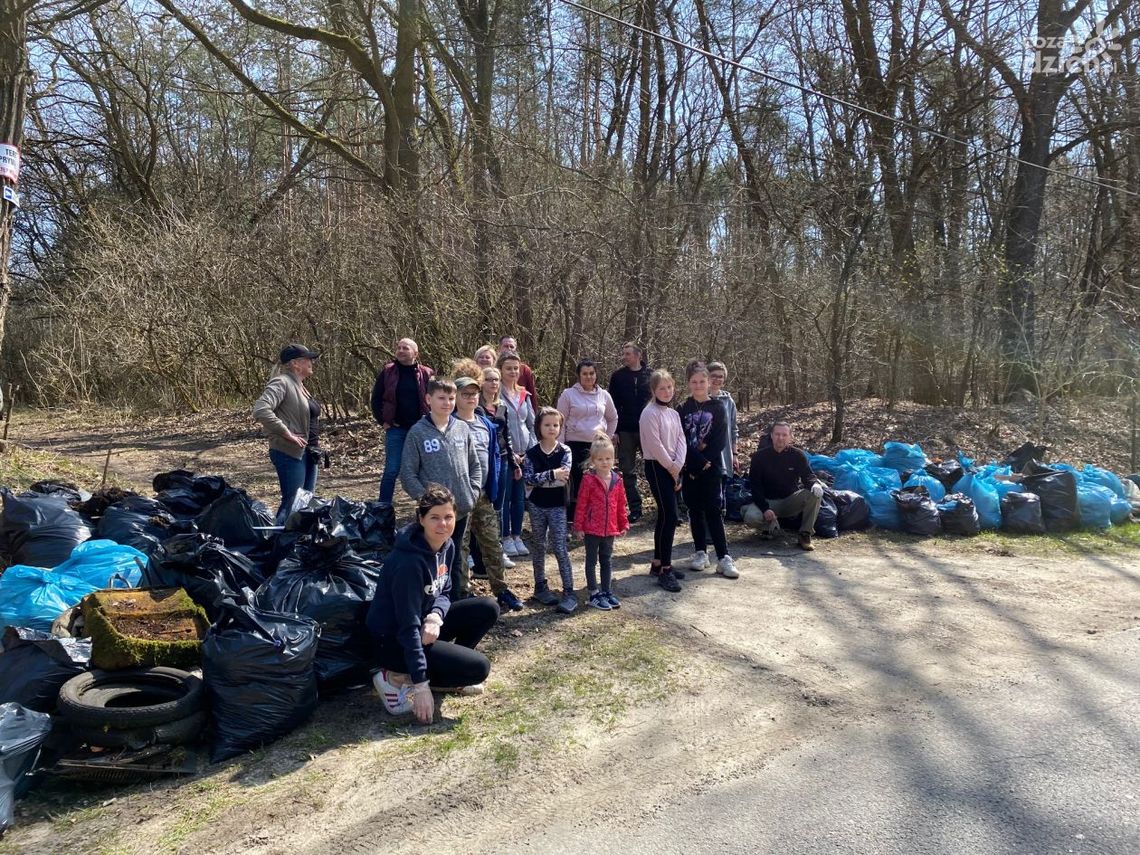 Posprzątali wspólnie las 