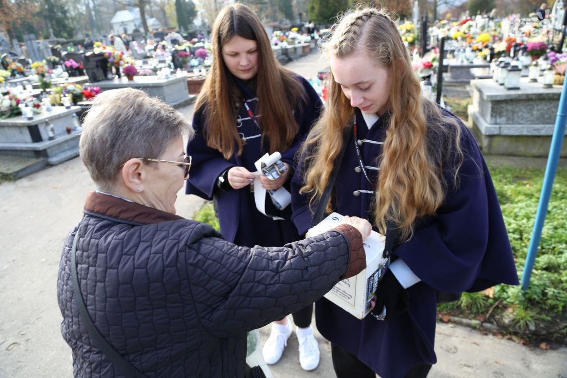 Poszukiwani wolontariusze do kwestowania na kieleckich nekropoliach Poszukiwani wolontariusze do kwestowania na kieleckich nekropoliach