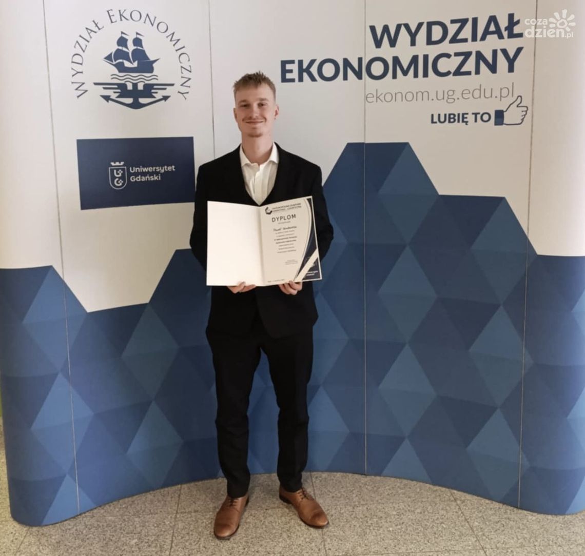 Potrójny finalista Ogólnopolskiej Olimpiady Spedycyjno-Logistycznej z ostrowieckiego technikum  