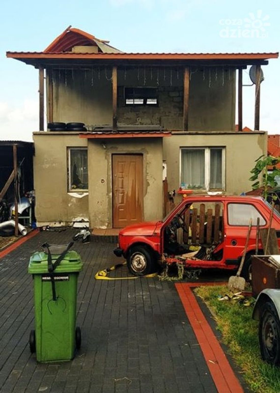 Powalone drzewa, zerwany dach czyli skutki silnego wiatru Powalone drzewa, zerwany dach czyli skutki silnego wiatru