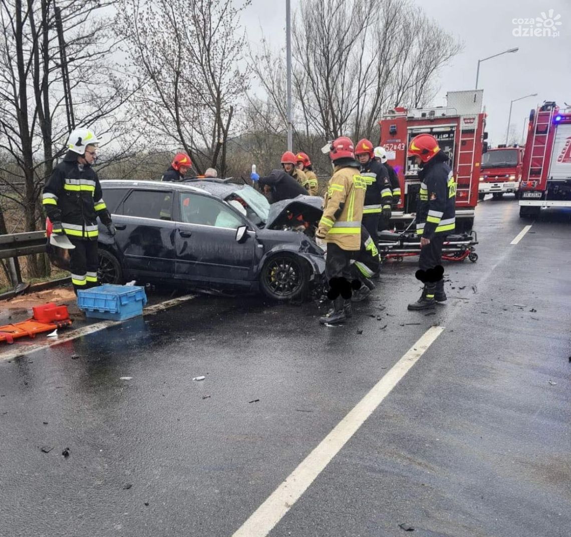 Poważny wypadek na obwodnicy Ostrowca 