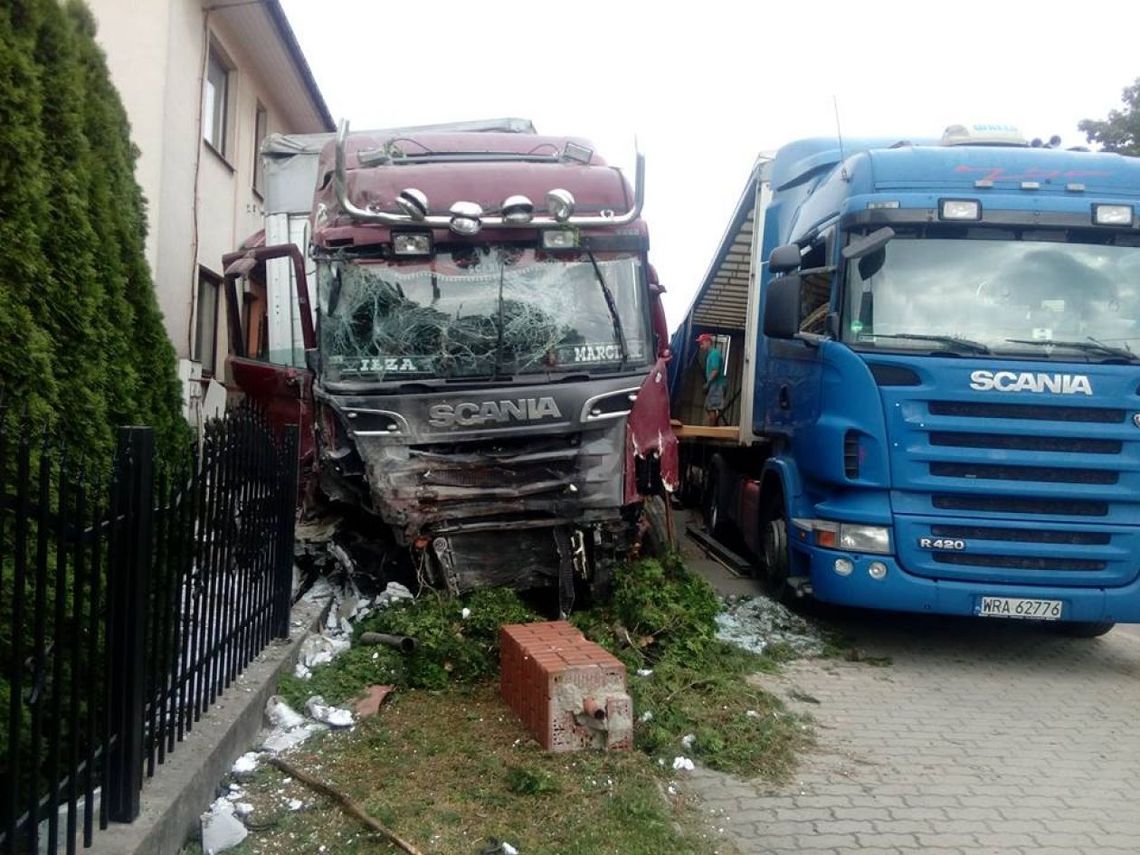 Poważny wypadek - TIR wjechał w dom! Zobacz zdjęcia. Poważny wypadek - TIR wjechał w dom! Zobacz zdjęcia.