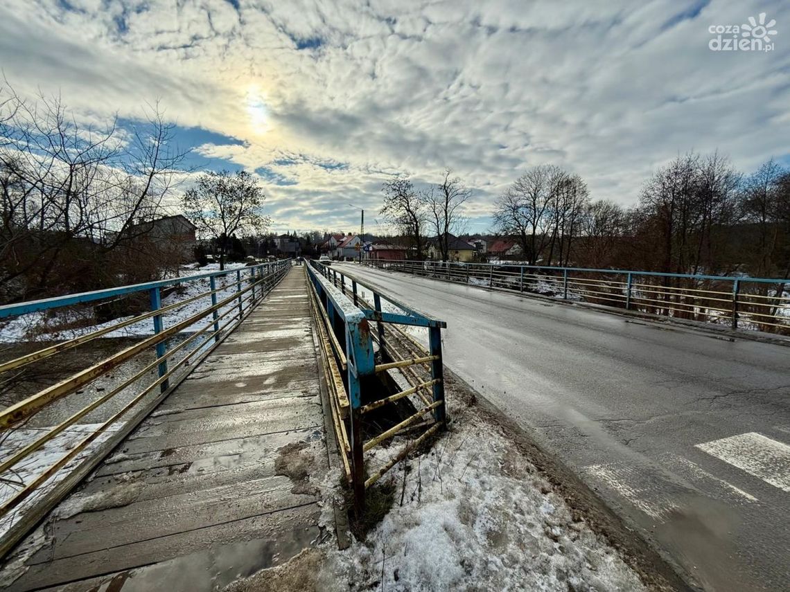 Powiat modyfikuje projekt, aby ulżyć mieszkańcom w czasie remontu ważnej drogi Powiat modyfikuje projekt, aby ulżyć mieszkańcom w czasie remontu ważnej drogi