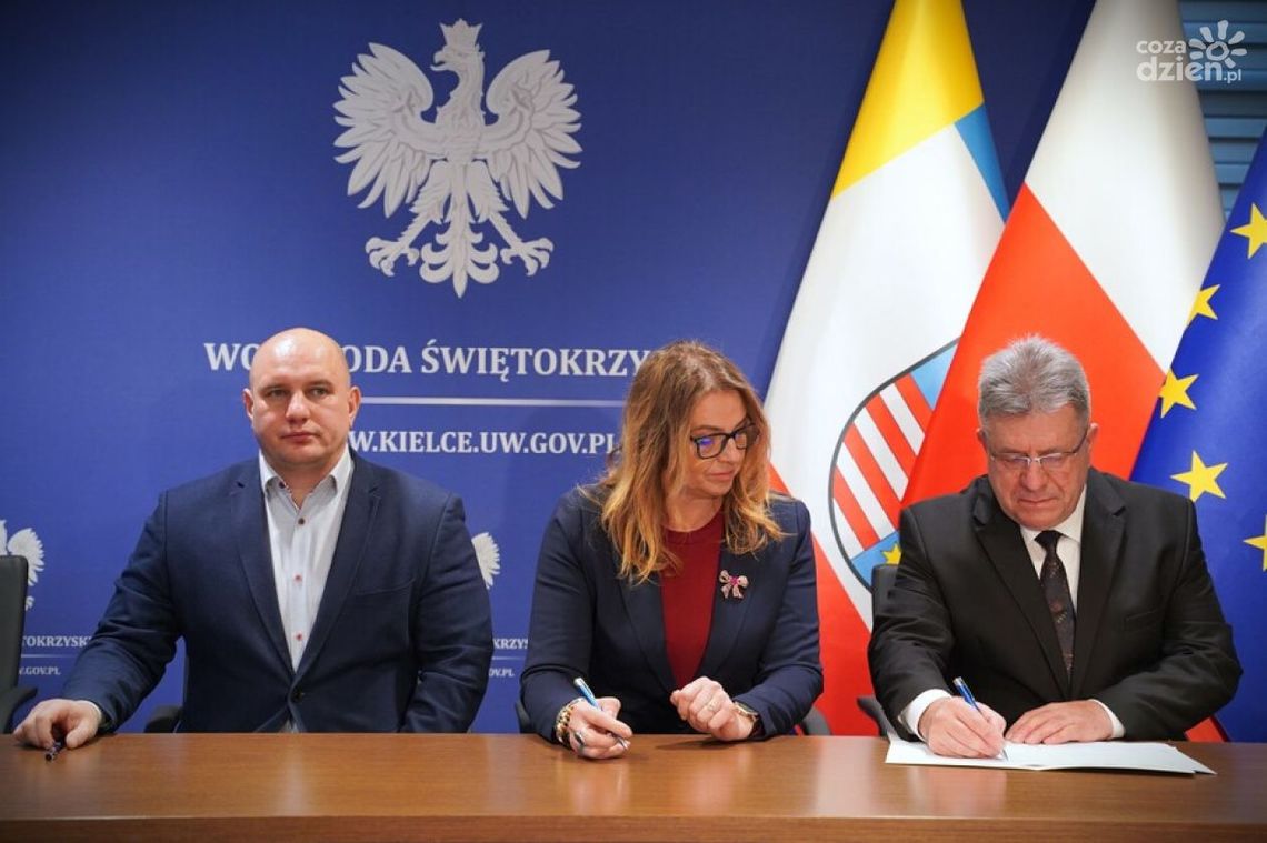 Powiat ostrowiecki liderem w uruchamianiu samorządowych połączeń komunikacyjnych Powiat ostrowiecki liderem w uruchamianiu samorządowych połączeń komunikacyjnych