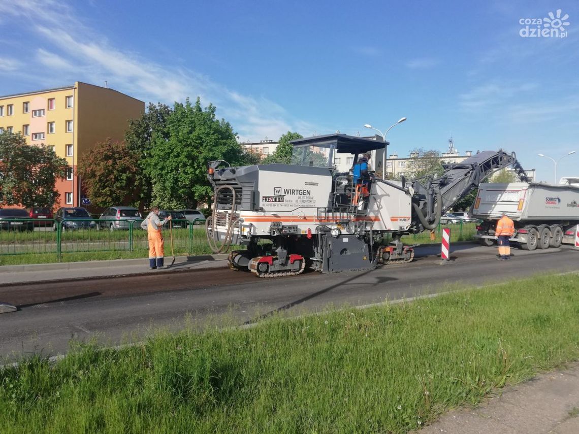 Powiat ostrowiecki. Remonty dróg idą pełną parą Powiat ostrowiecki. Remonty dróg idą pełną parą