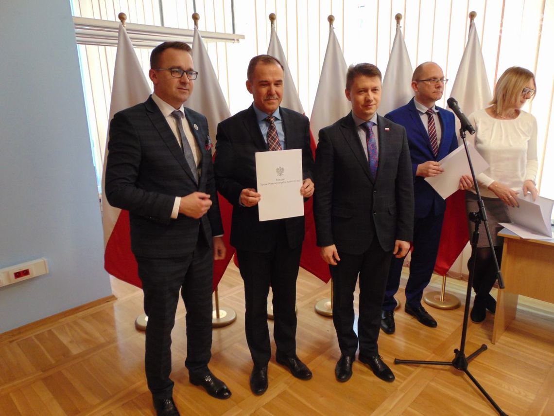 Powiat z kolejnymi promesami na drogi Powiat z kolejnymi promesami na drogi