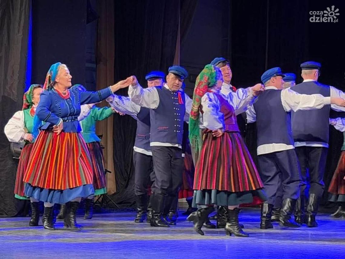 Powiatowy Dzień Babci i Dziadka w WDK przyciągnął tłumy [ZDJĘCIA]