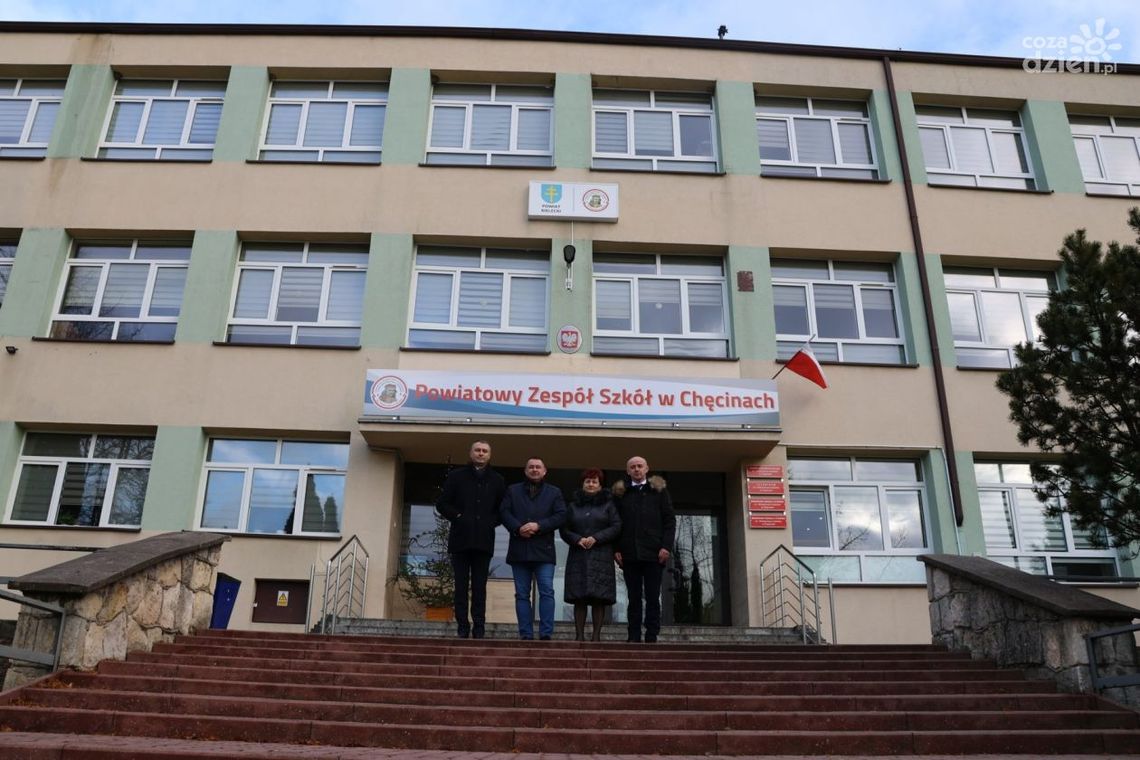 Powiatowy Zespół Szkół w Chęcinach: Inwestycje w Nowoczesną Edukację i Infrastruktura na Miarę Przyszłość Powiatowy Zespół Szkół w Chęcinach: Inwestycje w Nowoczesną Edukację i Infrastruktura na Miarę Przyszłość