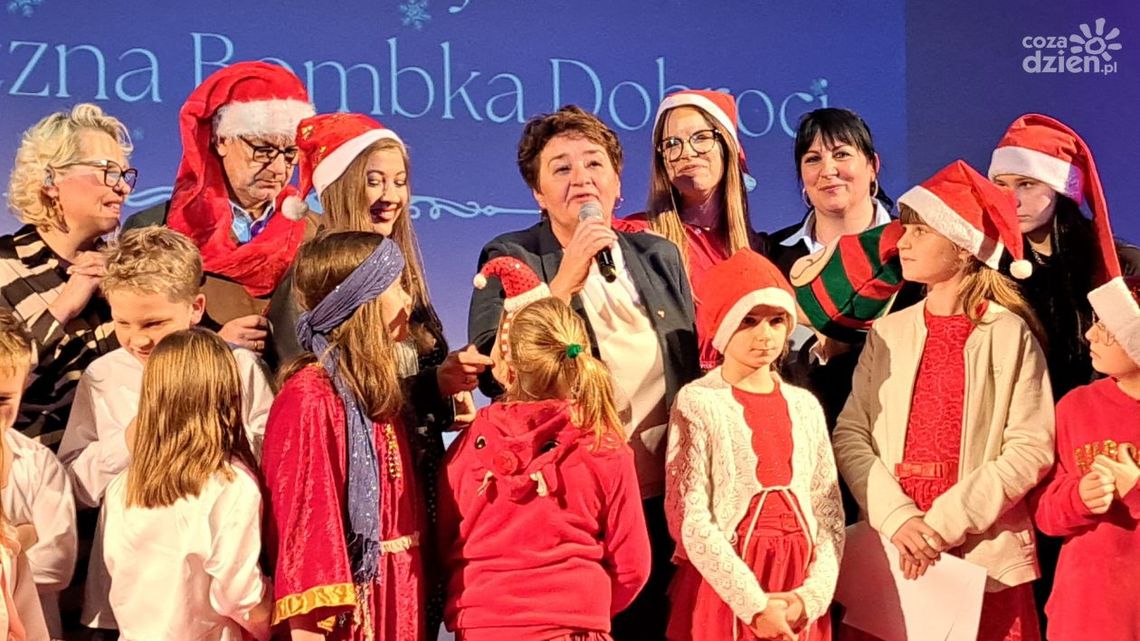 Powiększa się kwota uzyskana z licytacji Świątecznych Bombek Dobroci Powiększa się kwota uzyskana z licytacji Świątecznych Bombek Dobroci