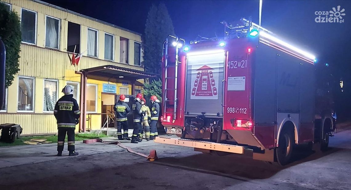 Pożar budynku wielorodzinnego w Ćmielowie Pożar budynku wielorodzinnego w Ćmielowie