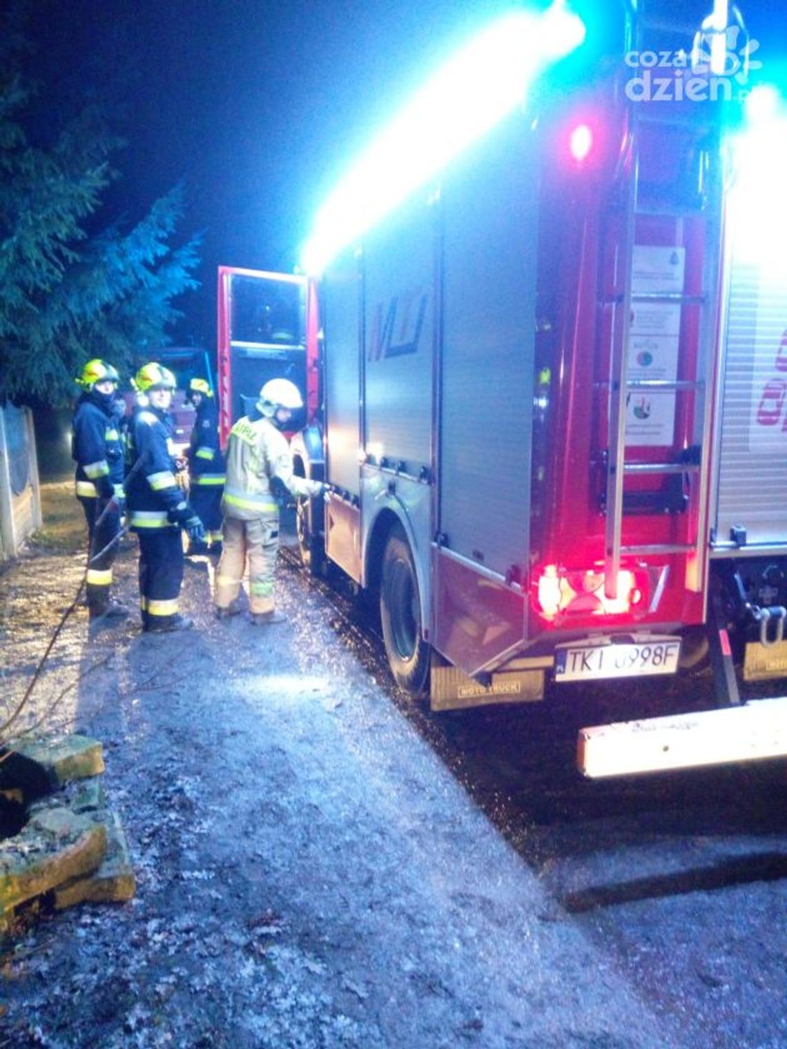 Pożar dachu w domu jednorodzinnym