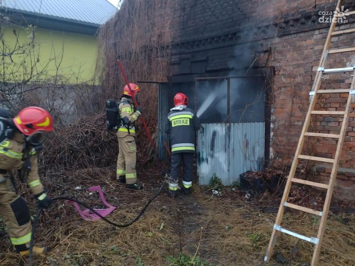 Pożar domu jednorodzinnego w Ostrowcu Pożar domu jednorodzinnego w Ostrowcu