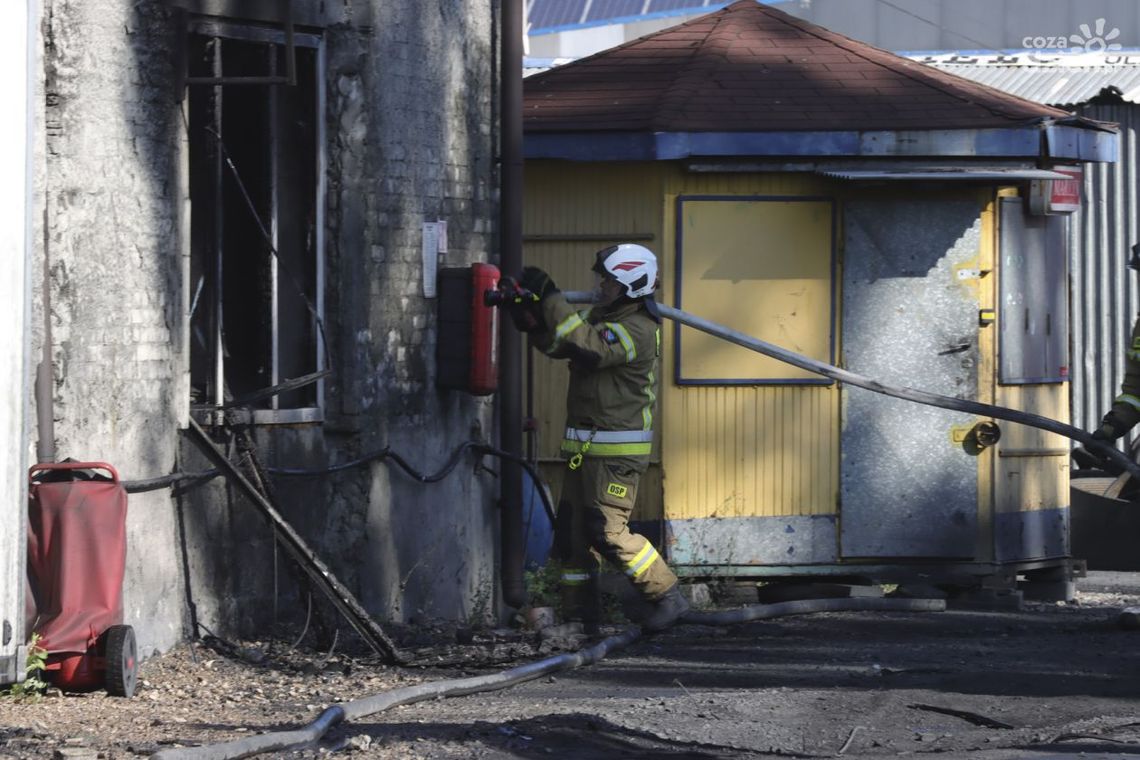 Pożar hali produkcyjnej w Nowinach - galeria Pożar hali produkcyjnej w Nowinach - galeria