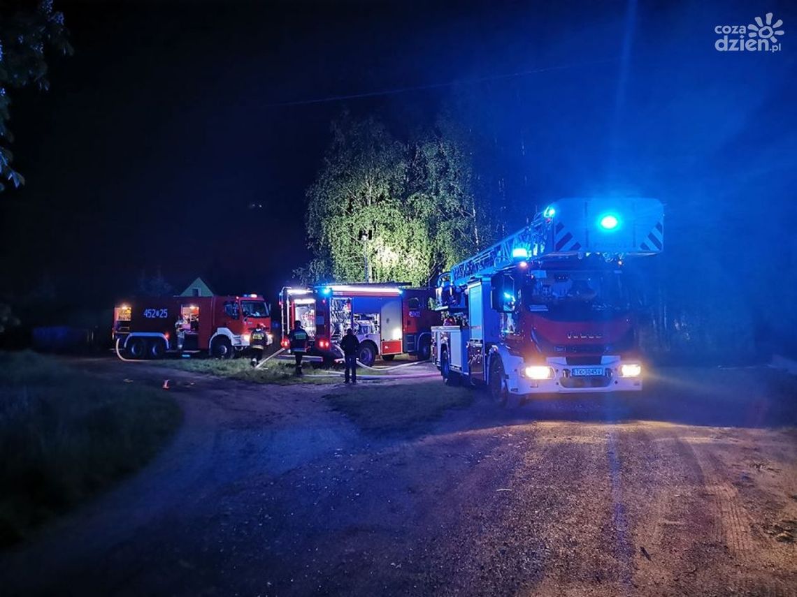 Pożar na ulicy Rzeczki w Ostrowcu Św. Pożar na ulicy Rzeczki w Ostrowcu Św.