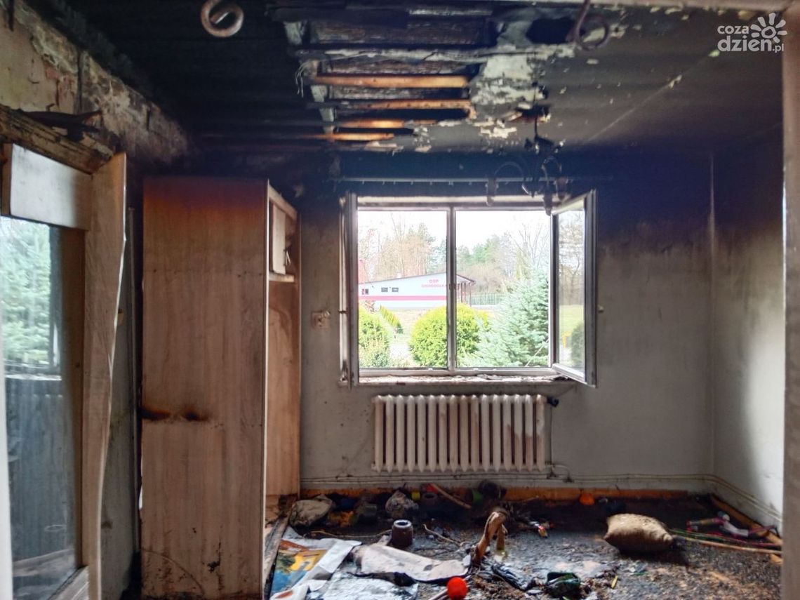 Pożar pochłonął dom sołtyski z gminy Ożarów Pożar pochłonął dom sołtyski z gminy Ożarów