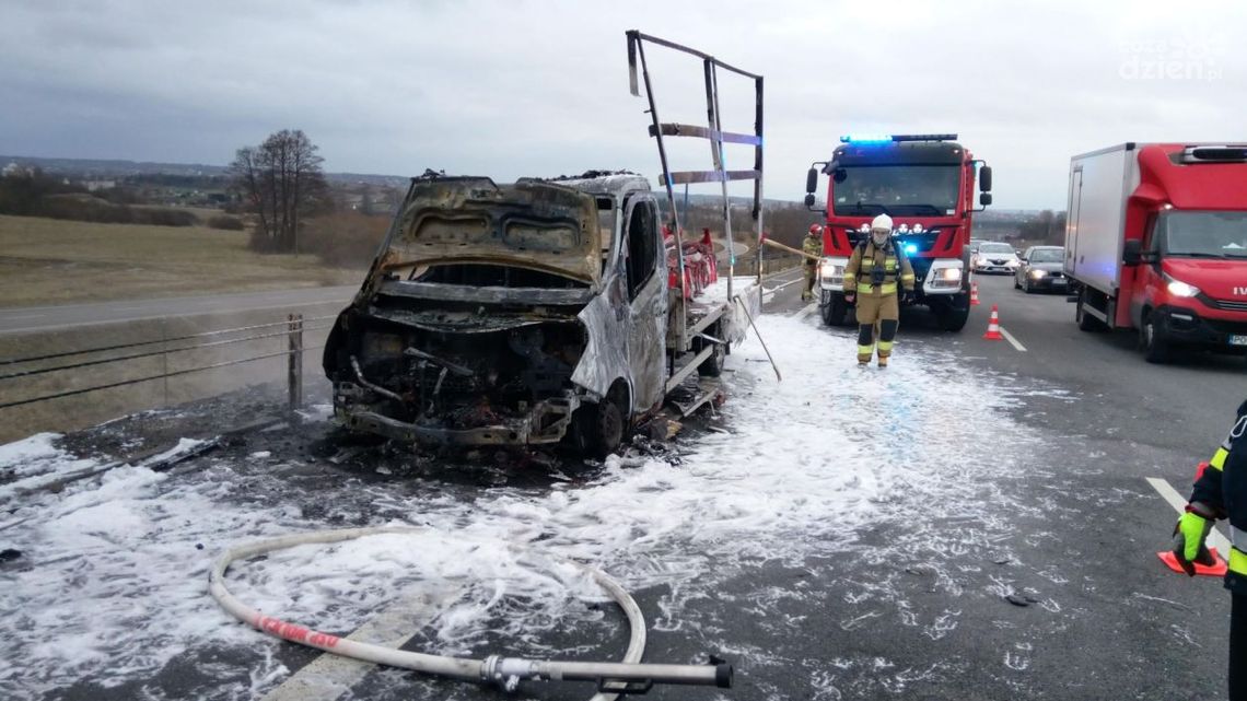 Pożar samochodu dostawczego na S7 Pożar samochodu dostawczego na S7