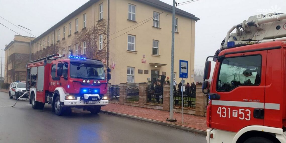 Pożar suszarki w szkole. Ewakuowano sto osób