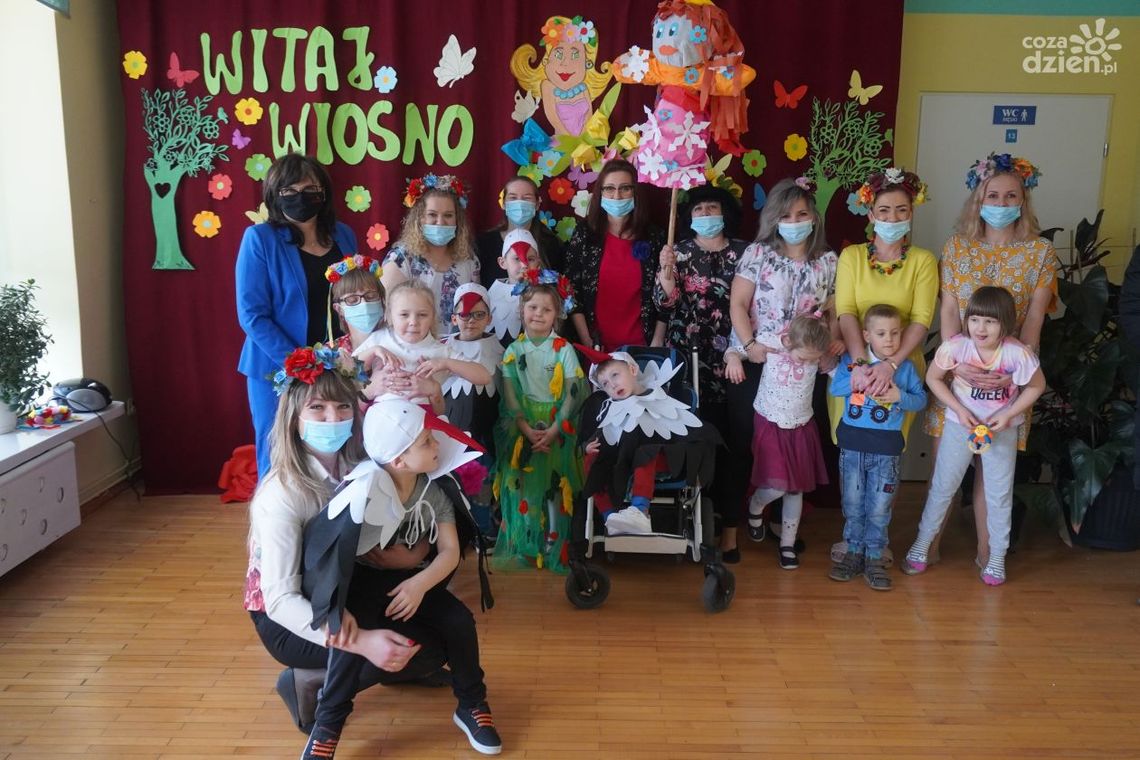 Pożegnali zimę, przywitali wiosnę - kolorowo i wesoło w "Promyku"
Pożegnali zimę, przywitali wiosnę - kolorowo i wesoło w "Promyku"