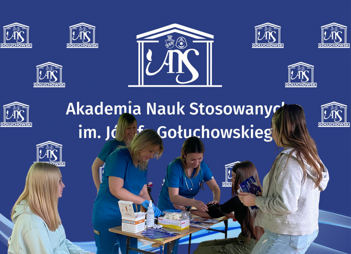 Poziom cukru we krwi, pomiar ciśnienia i pokaz pierwszej pomocy na Targach Edukacji i Biznesu w Starachowicach Poziom cukru we krwi, pomiar ciśnienia i pokaz pierwszej pomocy na Targach Edukacji i Biznesu w Starachowicach