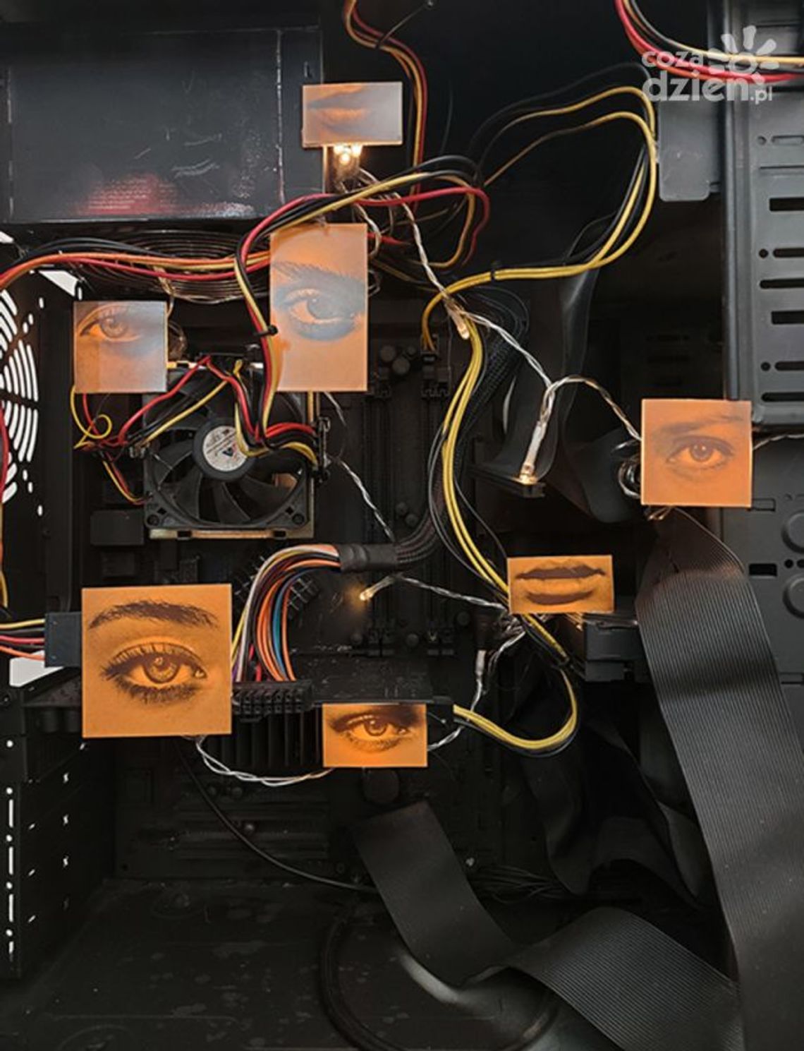 Prace studentów Wydziału Sztuki UJK w Galerii Dworzec 17:30 Prace studentów Wydziału Sztuki UJK w Galerii Dworzec 17:30