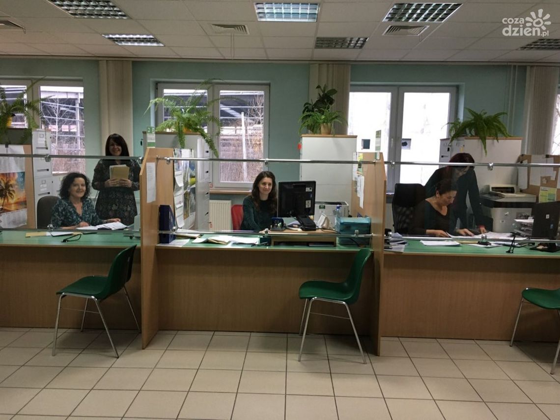 Pracownicy PUP w Ostrowcu Św. z resortowym wyróżnieniem