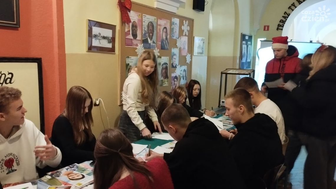 Praktyczne wychowanie obywatelskie w ostrowieckim liceum Praktyczne wychowanie obywatelskie w ostrowieckim liceum