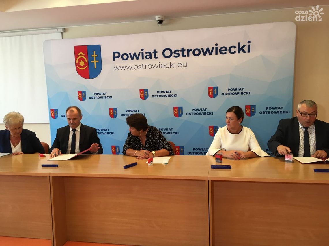 Prawie 900 tys. złotych z PFRON dla powiatu ostrowieckiego Prawie 900 tys. złotych z PFRON dla powiatu ostrowieckiego