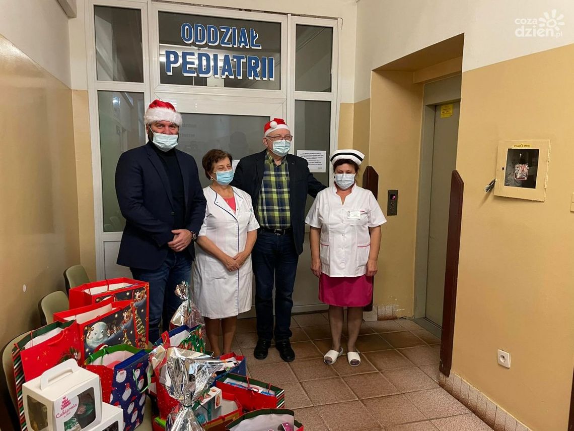 Prezenty dla najmłodszych pacjentów ostrowieckiego szpitala Prezenty dla najmłodszych pacjentów ostrowieckiego szpitala