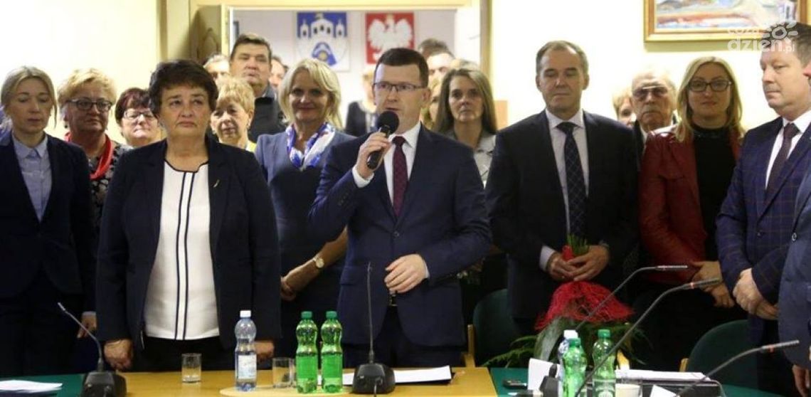 Prezydent i radni złożyli ślubowanie (zdjęcia) Prezydent i radni złożyli ślubowanie (zdjęcia)