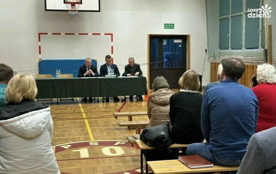 Prezydent ma pomysł jak pogodzić ostrowieckie rady osiedli w sprawie Jarmarku Denkowskiego Prezydent ma pomysł jak pogodzić ostrowieckie rady osiedli w sprawie Jarmarku Denkowskiego