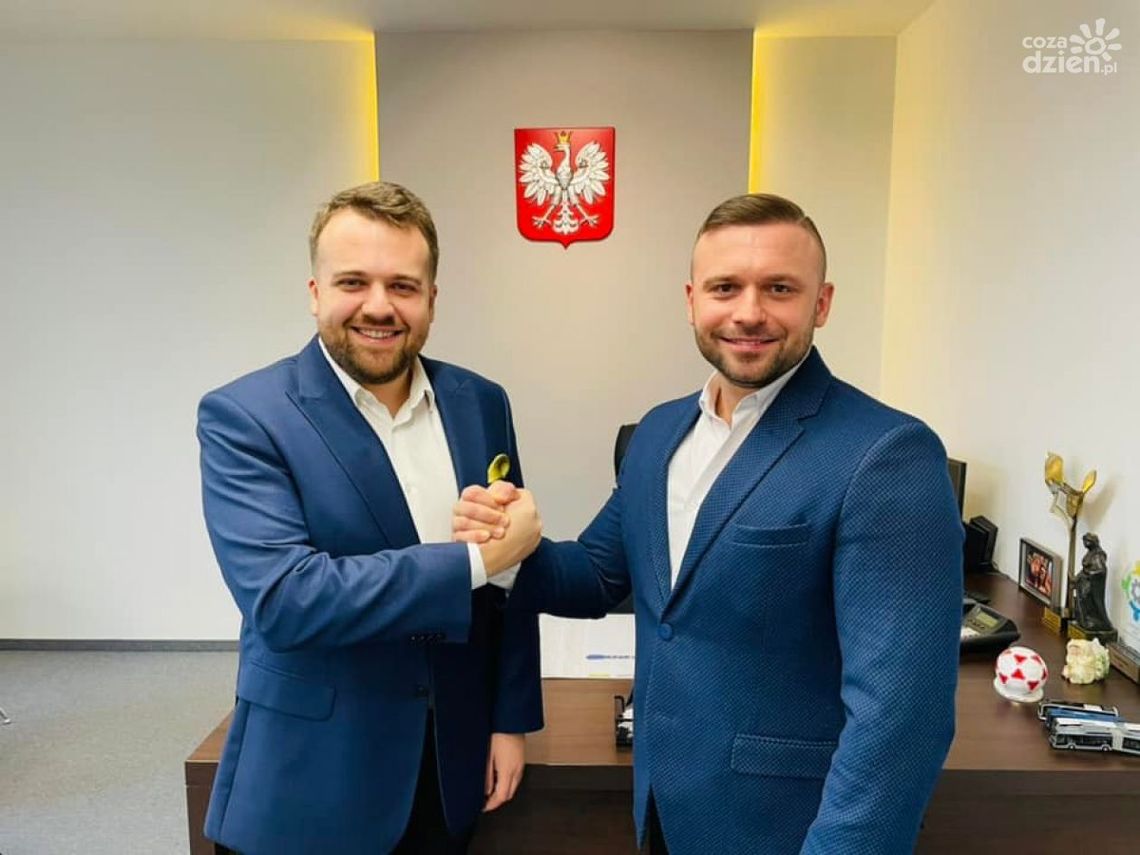 Prezydent Materek powiększą swoją drużynę o kolejnego radnego spoza Starachowic Prezydent Materek powiększą swoją drużynę o kolejnego radnego spoza Starachowic