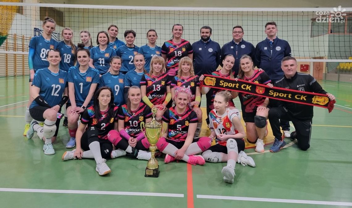 Procarte Sport CK z pucharem Świętokrzyska Siatkówka CUP Procarte Sport CK z pucharem Świętokrzyska Siatkówka CUP