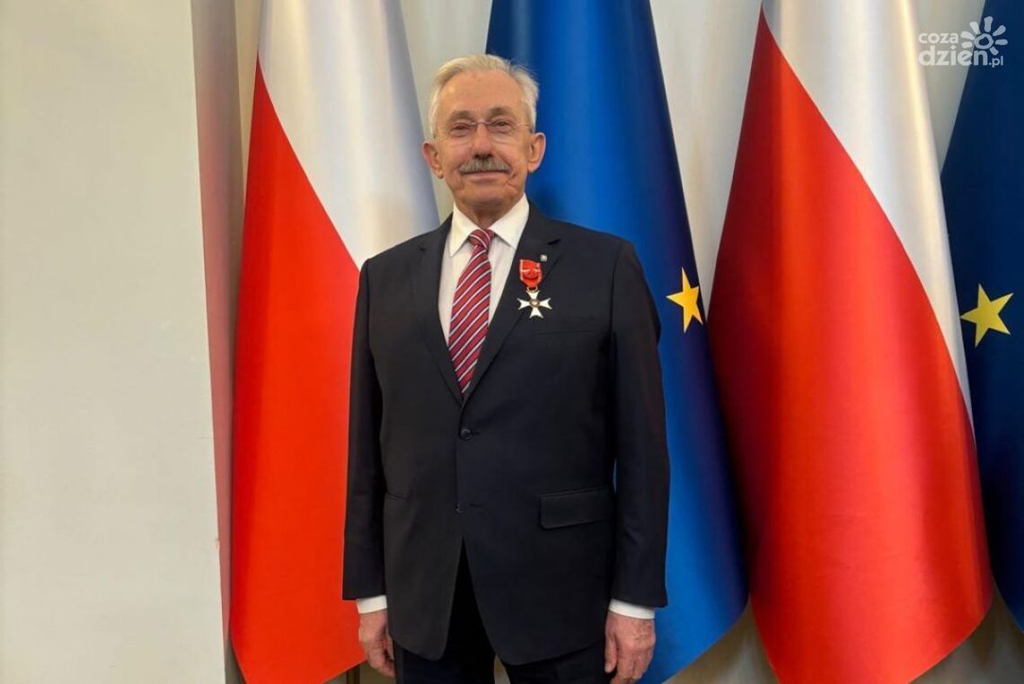 Prof. Stanisław Góźdź odznaczony Krzyżem Oficerskim Orderu Odrodzenia Polski za wybitne osiągnięcia w dziedzinie onkologii