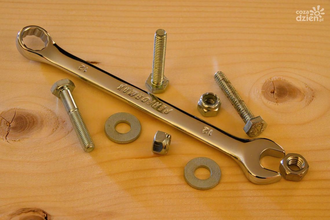 Profesjonalne maszyny do piaskowania – klucz do efektywnego oczyszczania powierzchni