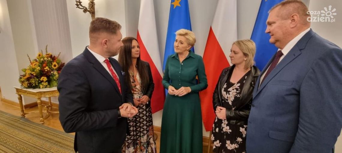 Program senioralny Ożarowa doceniony przez Pierwszą Damę Program senioralny Ożarowa doceniony przez Pierwszą Damę