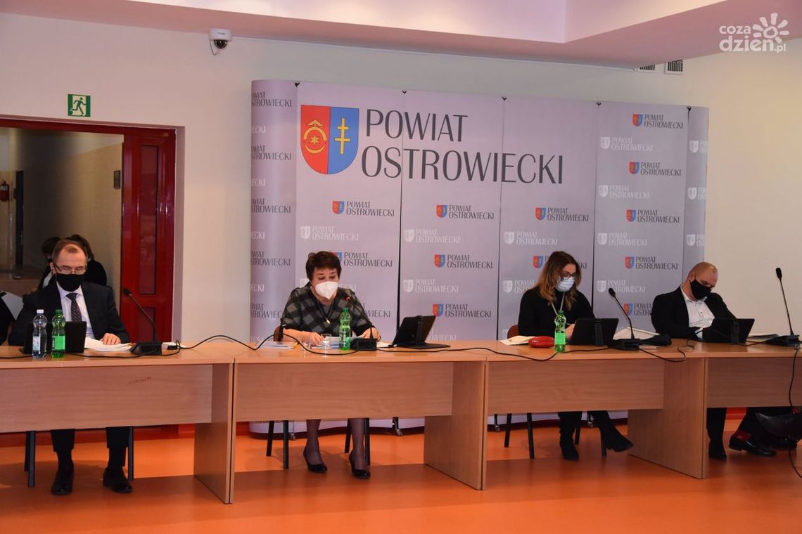 Proinwestycyjny budżet powiatu ostrowieckiego na 2021 rok Proinwestycyjny budżet powiatu ostrowieckiego na 2021 rok