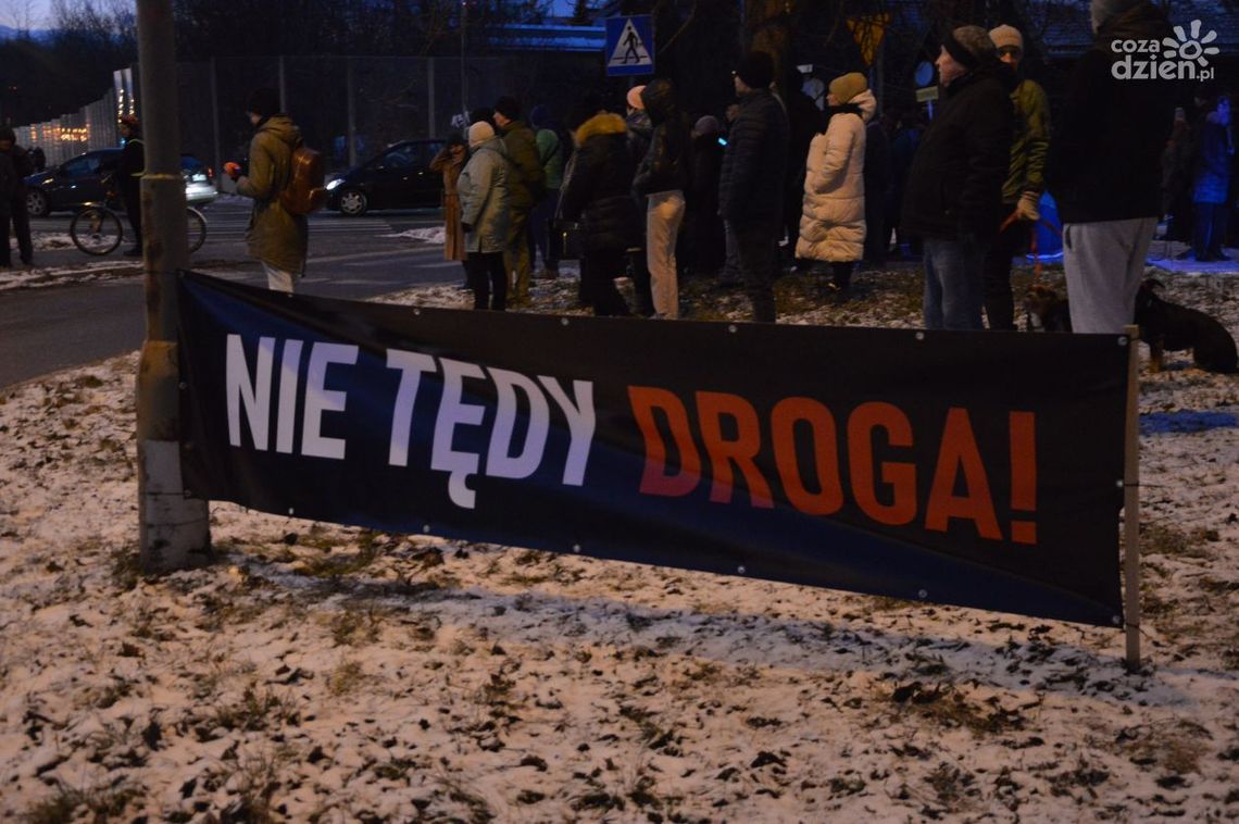 Protest Kielczan przeciwko budowie S74 przez Kielce [ZDJĘCIA]