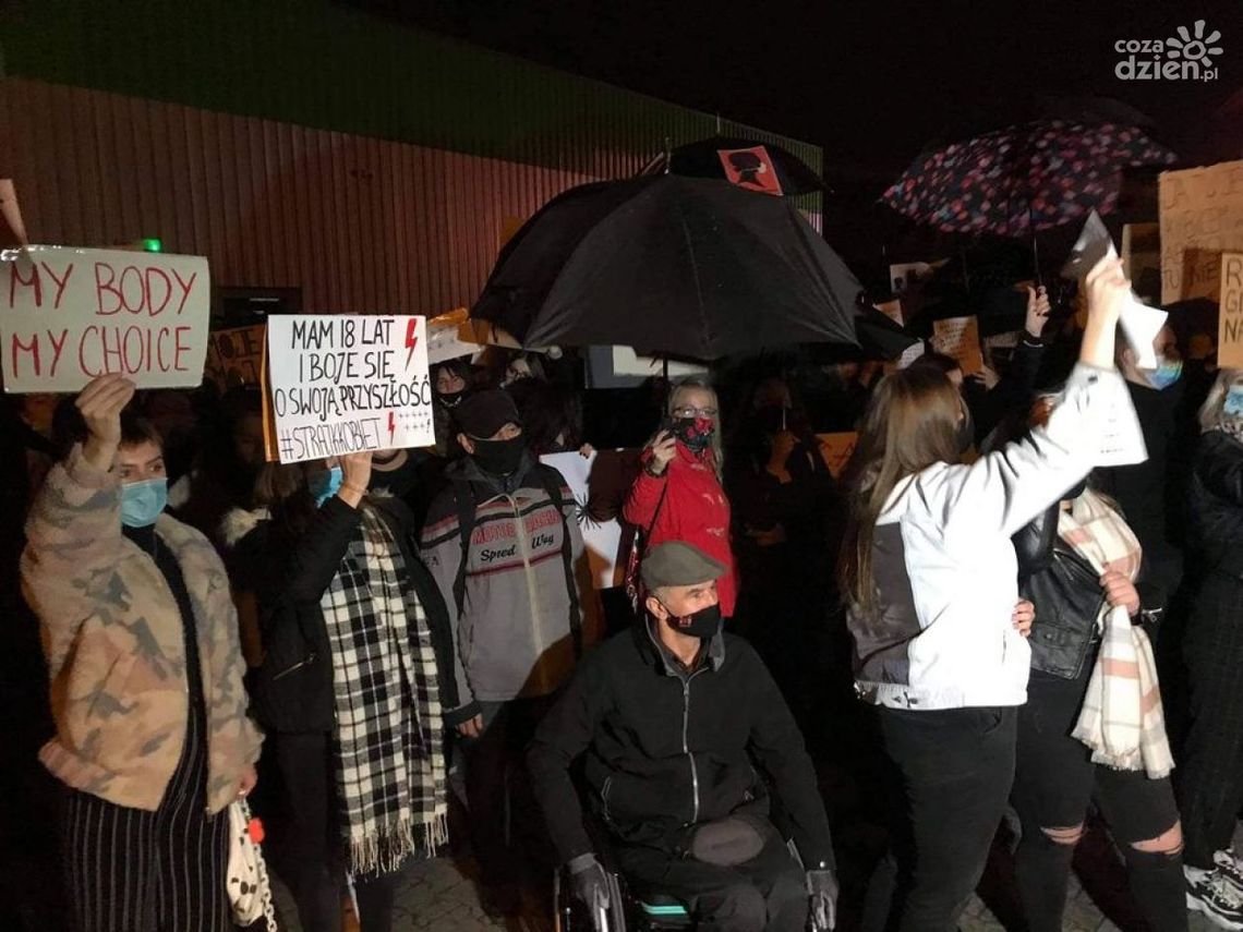 Protestów ciąg dalszy. Jutro blokada Ronda Republiki Ostrowieckiej Protestów ciąg dalszy. Jutro blokada Ronda Republiki Ostrowieckiej
