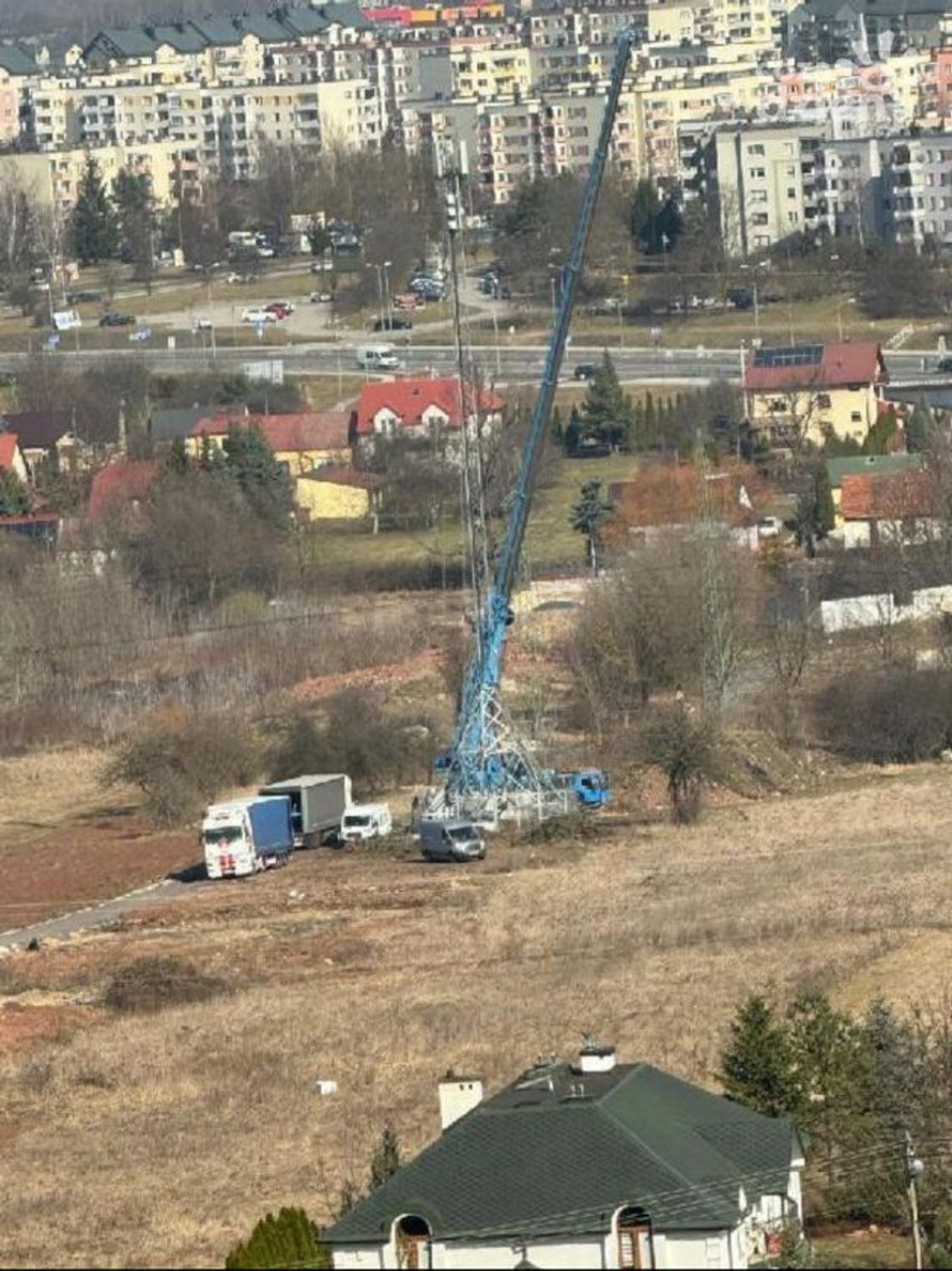 Protesty mają sens! Sporny maszt znika z Kielc!