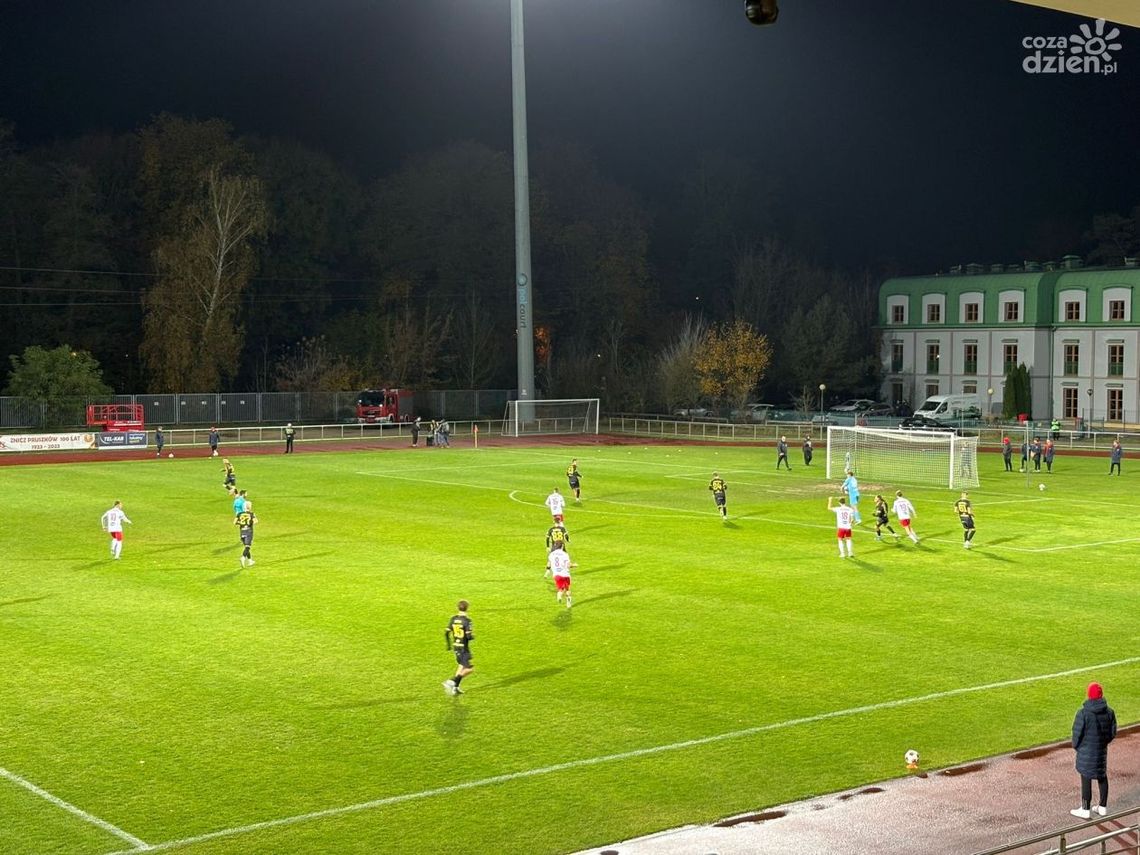 Pruszkowski Znicz zgaszony przed Wszystkimi Świętymi. Korona przechodzi do kolejnej fazy Pucharu Polski Pruszkowski Znicz zgaszony przed Wszystkimi Świętymi. Korona przechodzi do kolejnej fazy Pucharu Polski