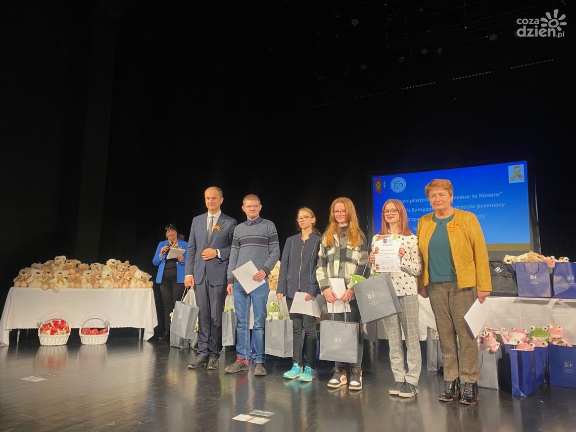 "Przemoc to niemoc" - wiedzą o tym przedszkolaki i uczniowie z Ostrowca "Przemoc to niemoc" - wiedzą o tym przedszkolaki i uczniowie z Ostrowca