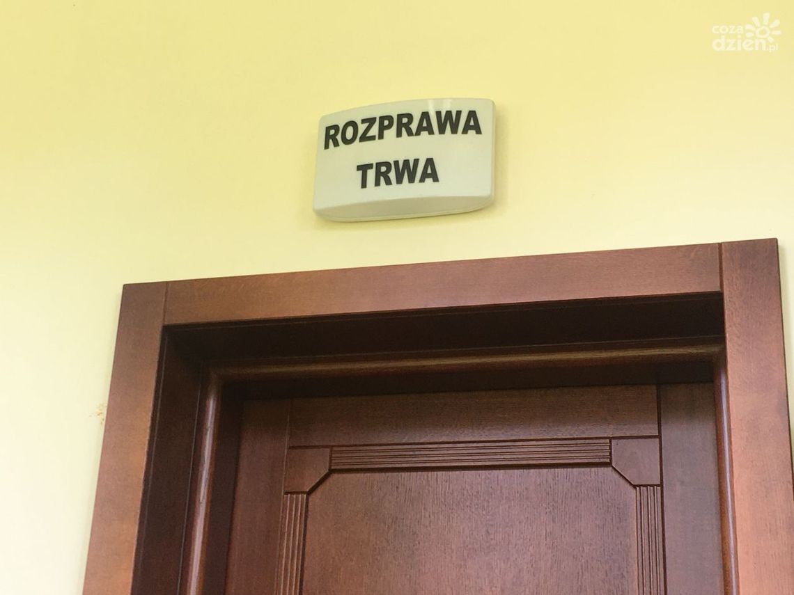 Przesłuchanie poza sądem i ile kosztuje folia reklamowa Przesłuchanie poza sądem i ile kosztuje folia reklamowa