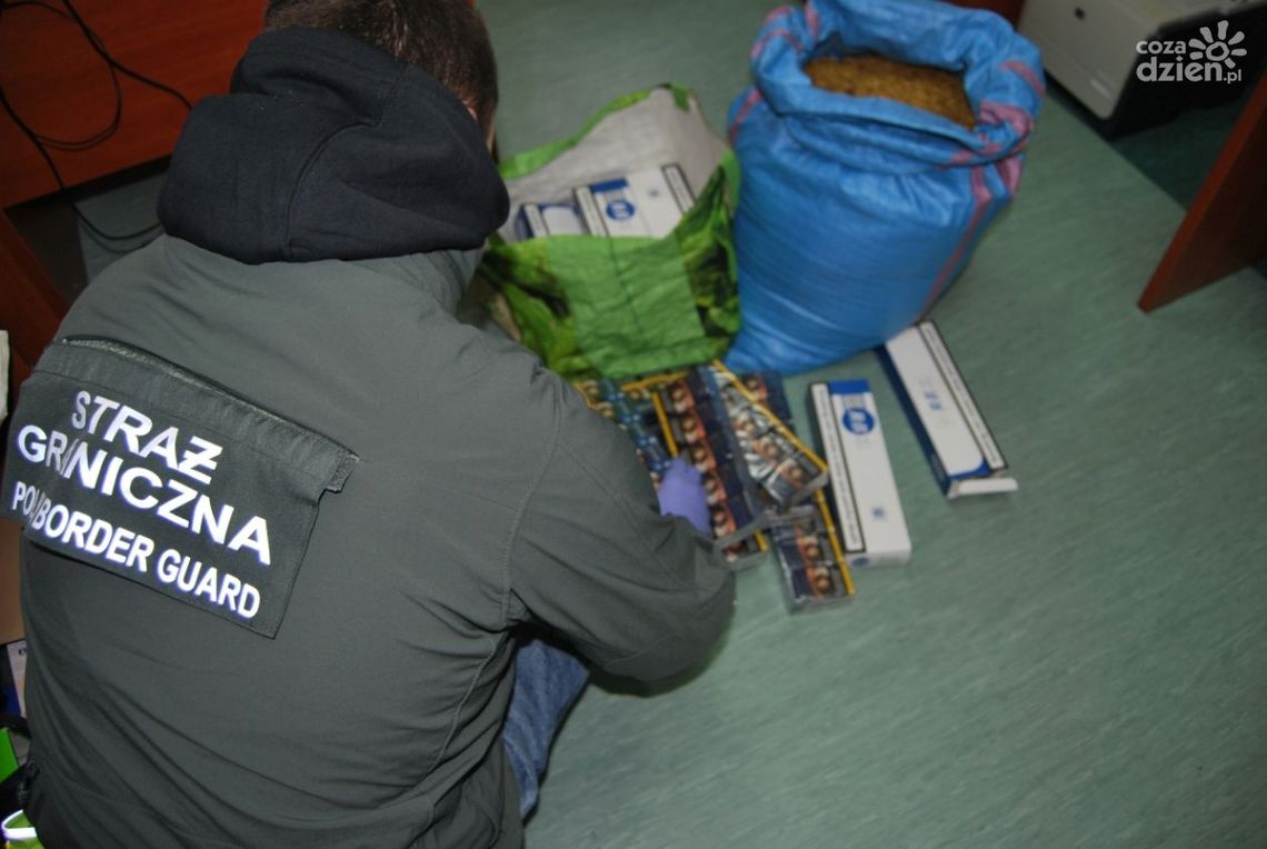 Przewoziła nielegalne wyroby akcyzowe Przewoziła nielegalne wyroby akcyzowe