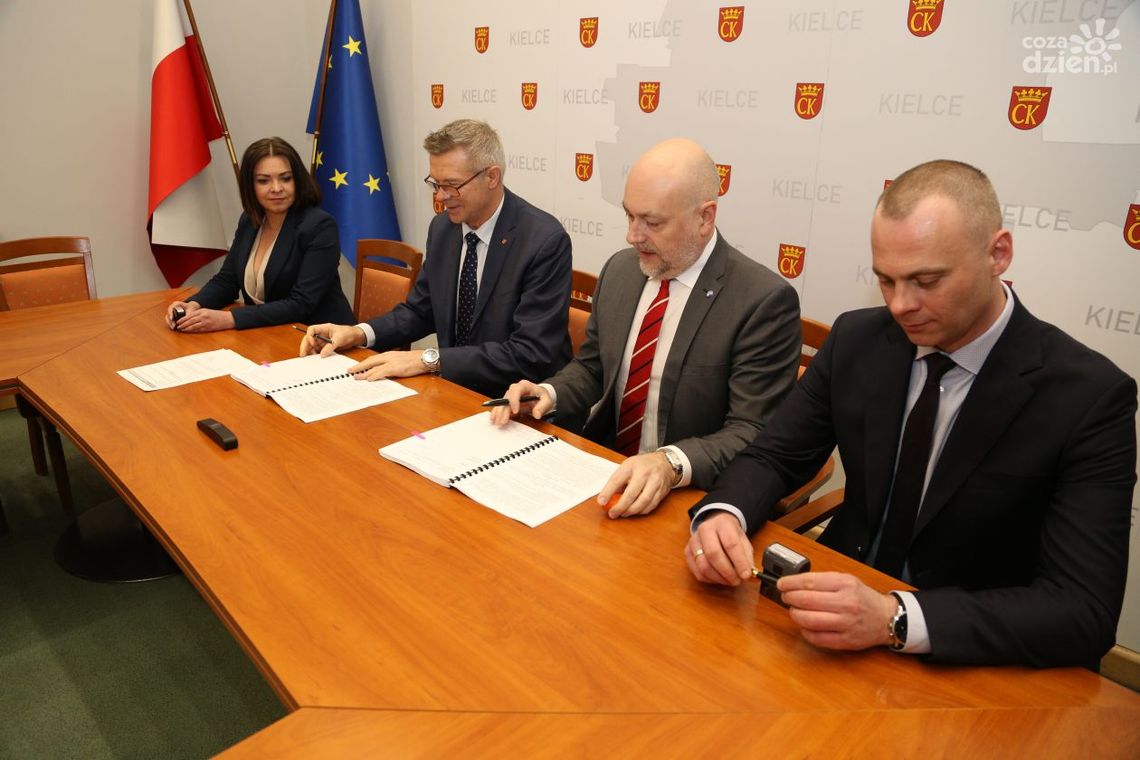 Przez najbliższe dwa lata odbiór odpadów zapewni firma Eneris Przez najbliższe dwa lata odbiór odpadów zapewni firma Eneris