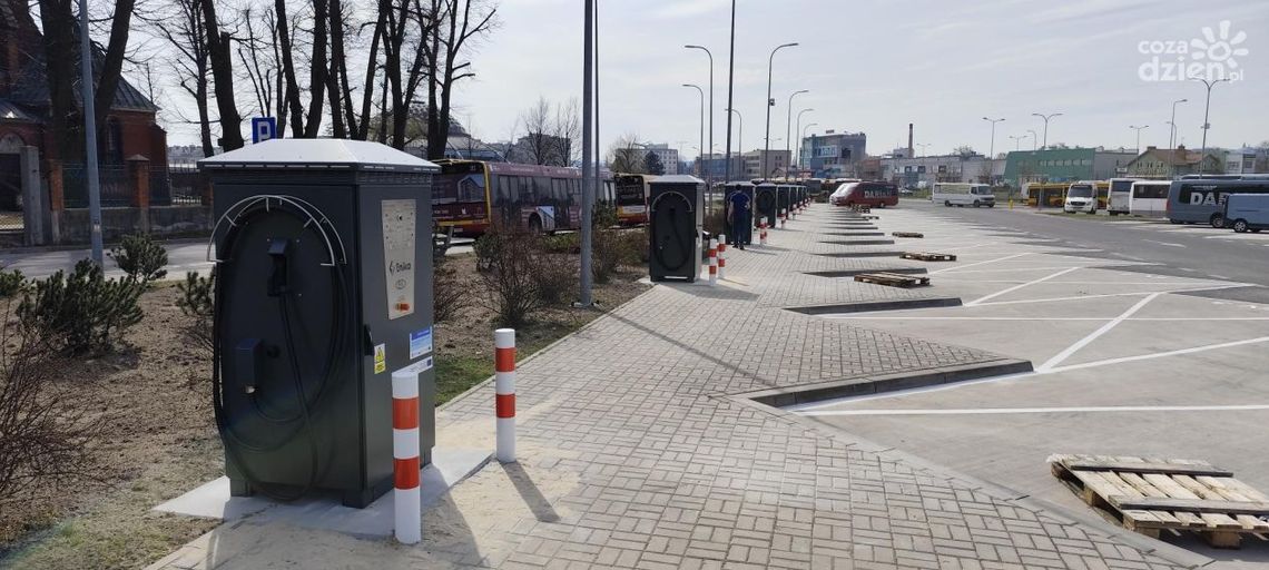 Przy dworcu autobusowym zamontowano już ładowarki do „elektryków” Przy dworcu autobusowym zamontowano już ładowarki do „elektryków”