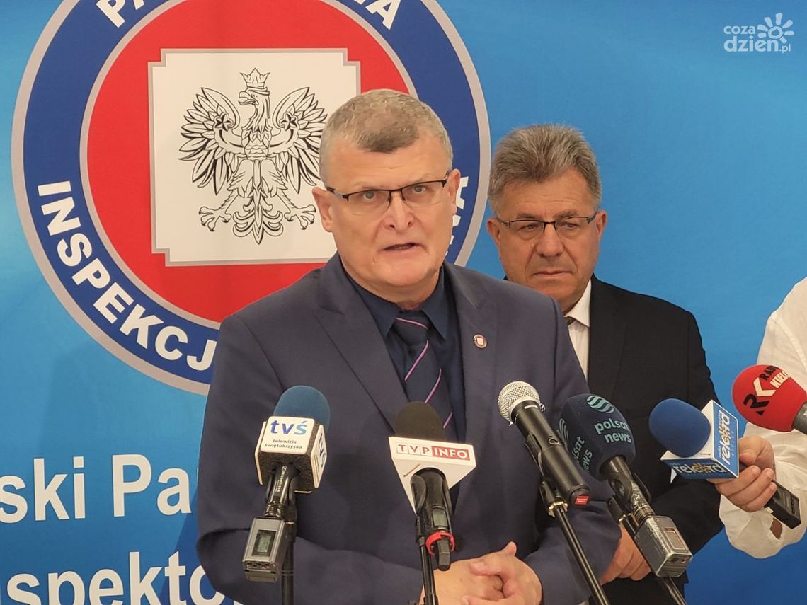 Przygotowania do szczepień przeciw HPV i oczekiwanie na kolejną falę COVID-19 Przygotowania do szczepień przeciw HPV i oczekiwanie na kolejną falę COVID-19