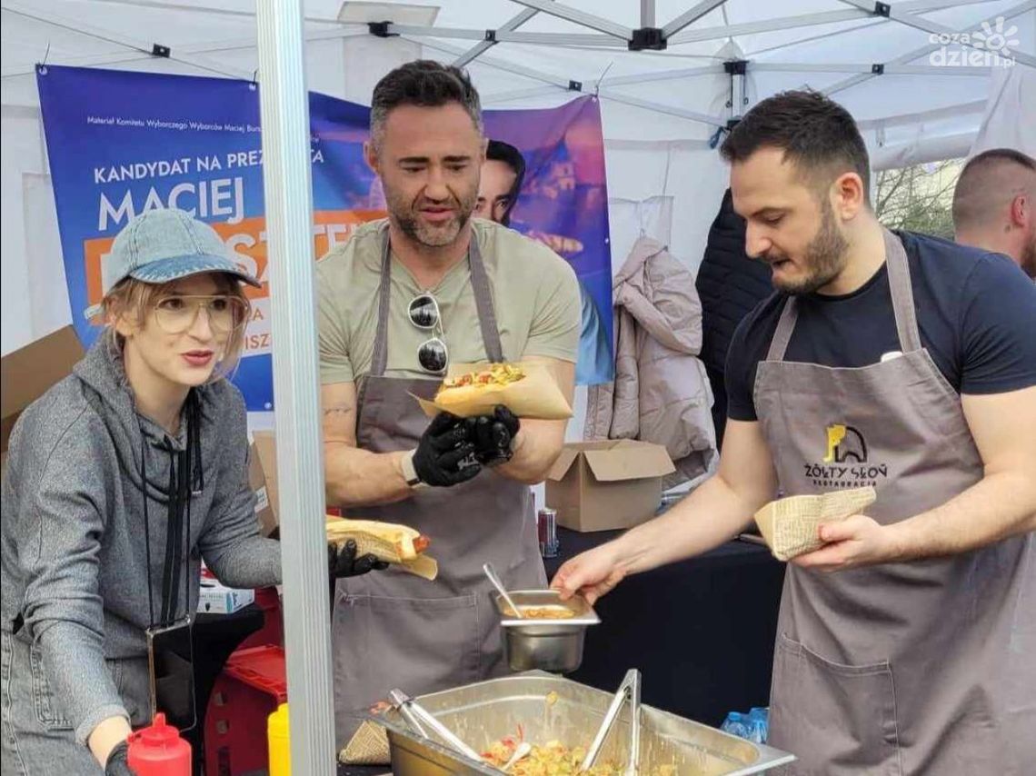 "Przyjazna Kiełbasa Wyborcza" od Macieja Burszteina przyciągnęła wielu gości